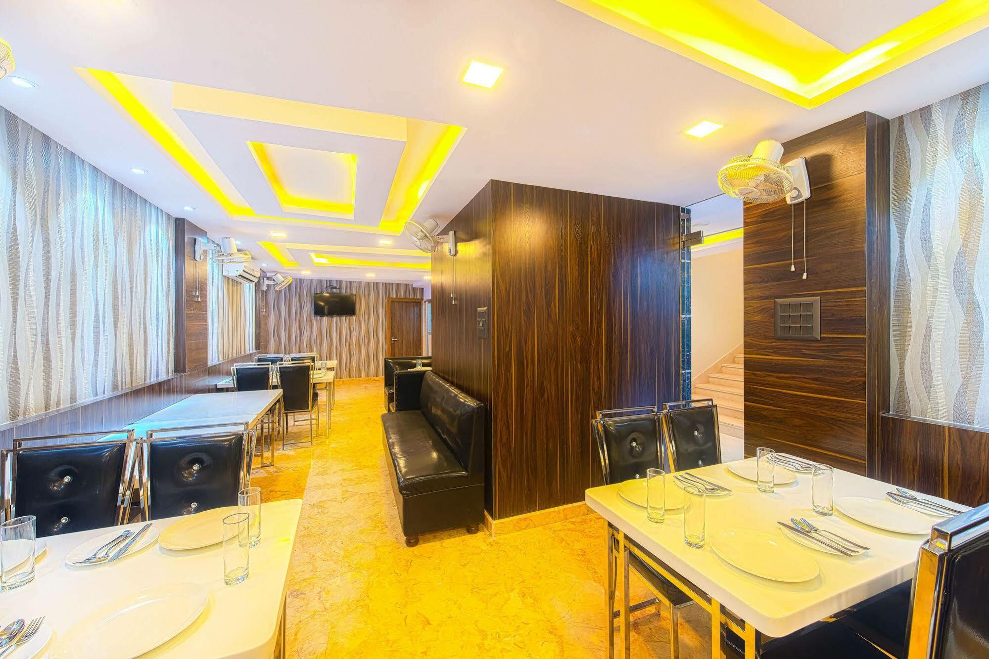Treebo Orion Sapphire, Beck Bagan Hotel โกลกาตา ภายนอก รูปภาพ