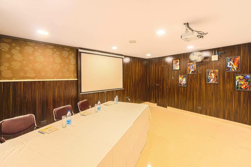 Treebo Orion Sapphire, Beck Bagan Hotel โกลกาตา ภายนอก รูปภาพ